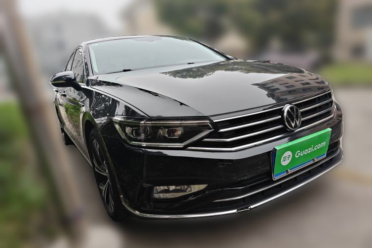 Used Volkswagen Magotan 2020 330TSI DSG Luxury Edition Front Right 45 Deg