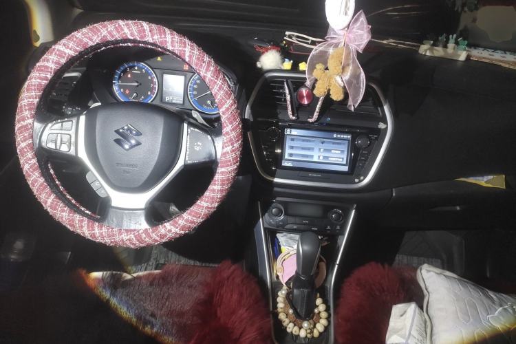 Used Suzuki S-Cross 2014 1.6L CVT Two-Wheel Drive Elite Version Center Console