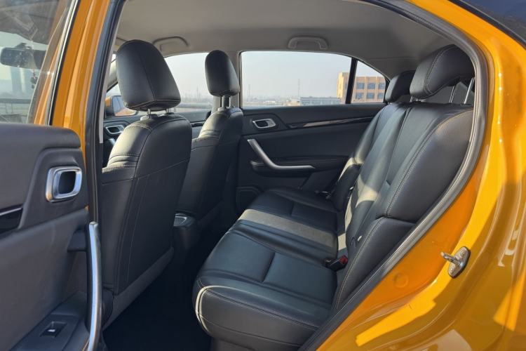 Used Dongfeng Aeolus AX4 2017 1.6L DCT Trendy Style