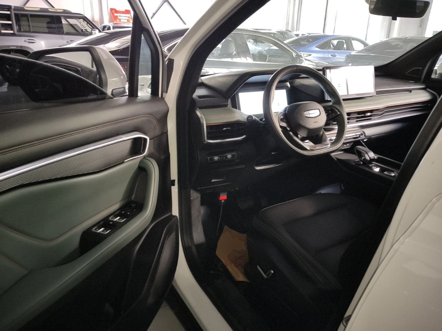 Geely Auto Haoyue L 2023 2.0T DCT Prestige Edition — снимка 18