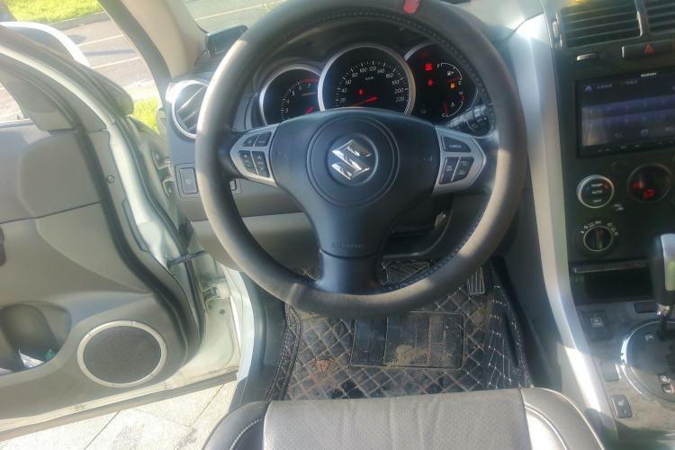 Used Suzuki Grand Vitara 2012 2.4L AT Luxury Navigation 5-Door Version
