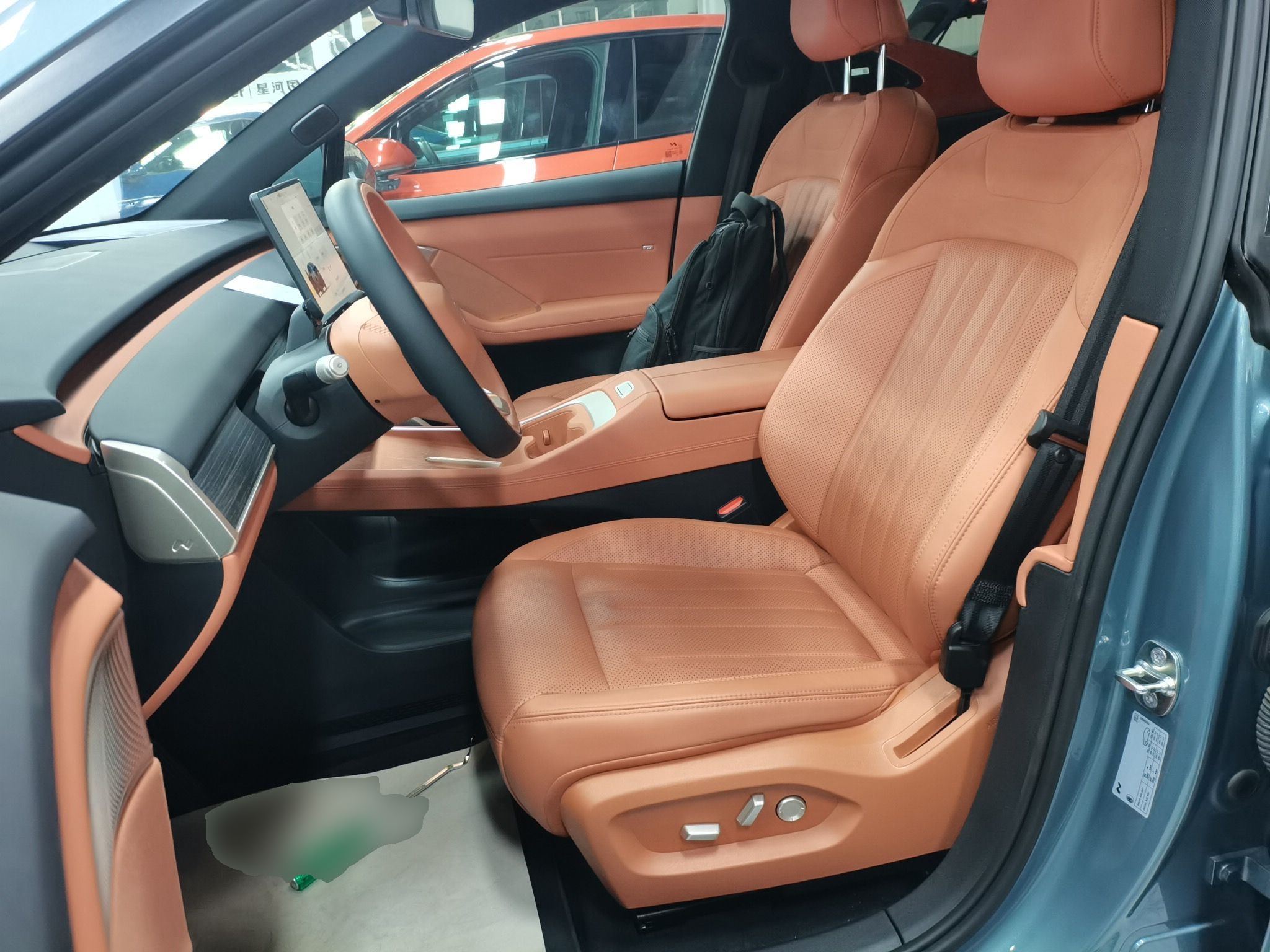 Переднее сиденье в автомобиле