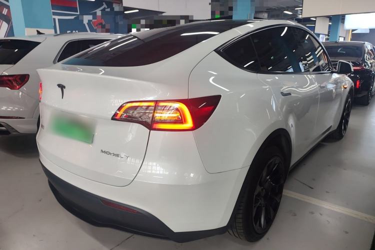 Used Tesla Model Y 2024 Long-Range All-Wheel-Drive Version
