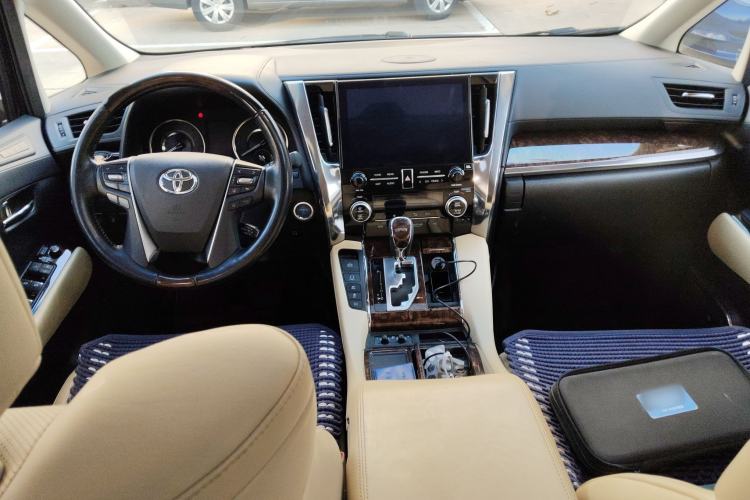 Used Toyota Alphard 2020 Dual-Engine 2.5L Luxury Edition Center Console