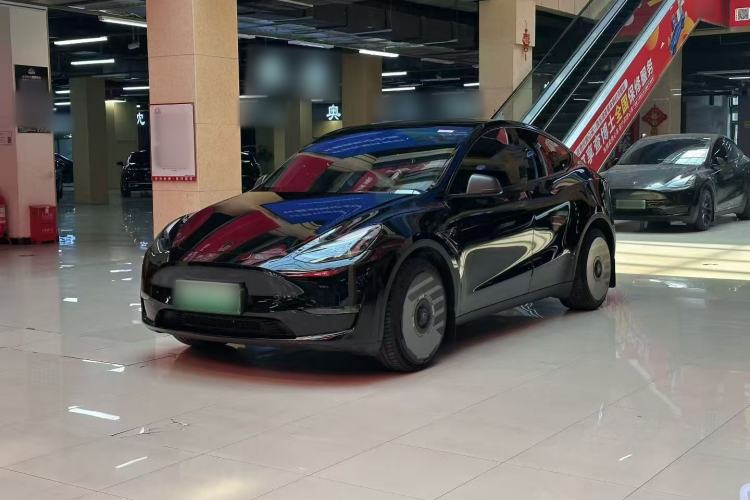 Used Tesla Model Y 2023 Long-Range All-Wheel-Drive Version
