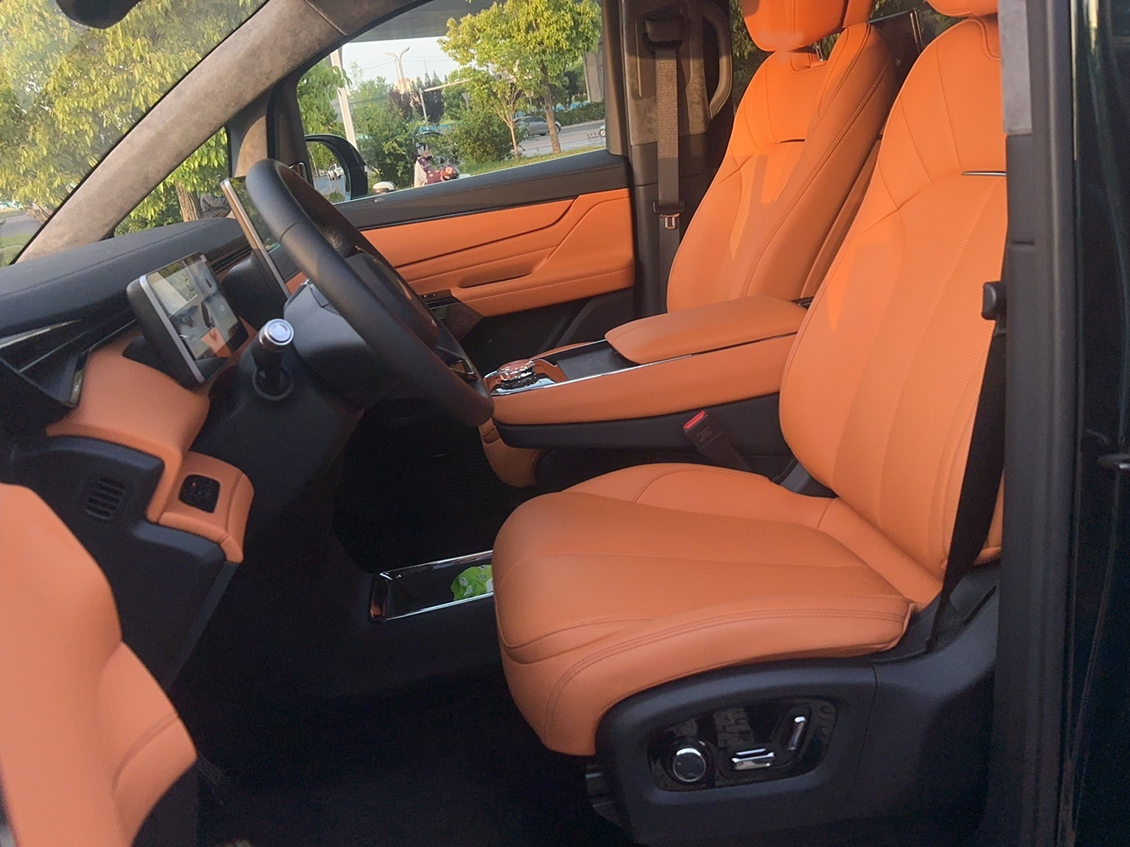 Переднее сиденье в автомобиле