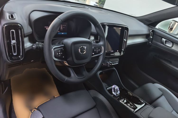 Used Volvo XC40 2025 B3 Smart & Luxurious Edition