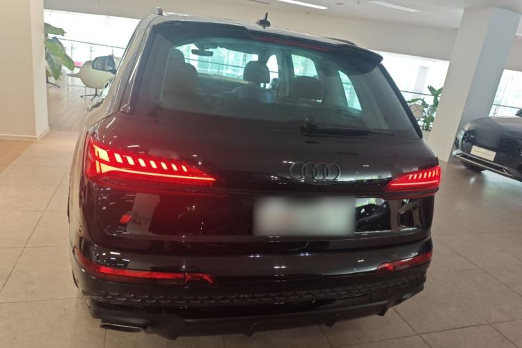 Used Audi Q7 2024 45 TFSI quattro S line Black Warrior Edition
