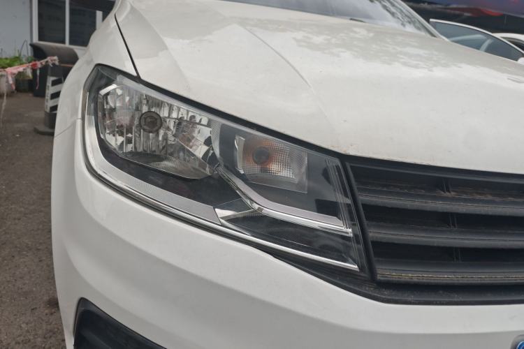 Used Volkswagen Santana 2016 1.6L Manual Fashion Edition Right Front Headlight