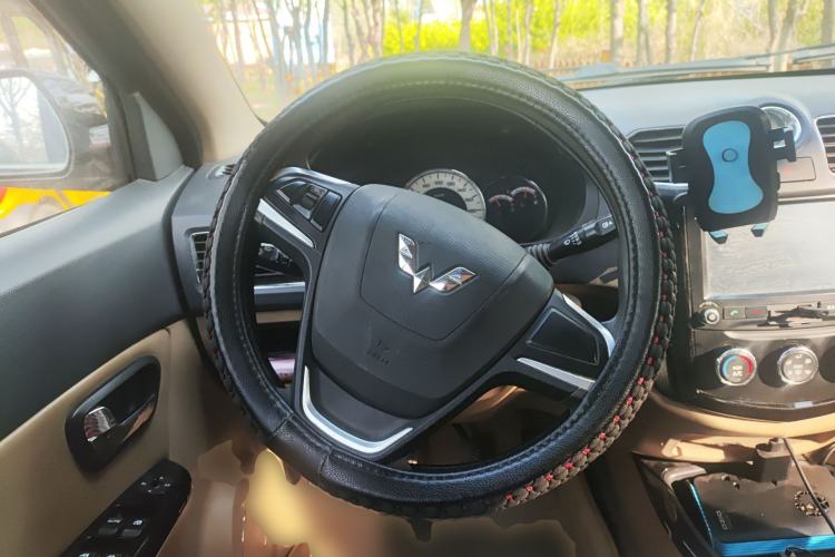 Used Wuling Hongguang 2014 1.5L S Luxury Model Steering Wheel