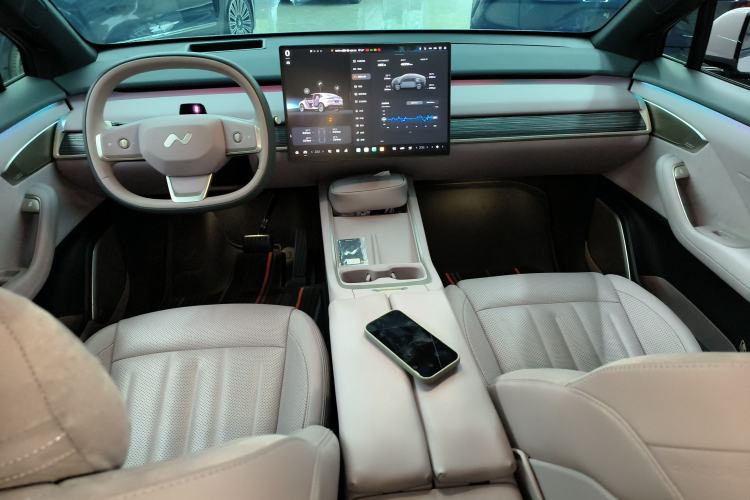 Used ONVO L60 2024 60 kWh Rear-Drive Version Center Console