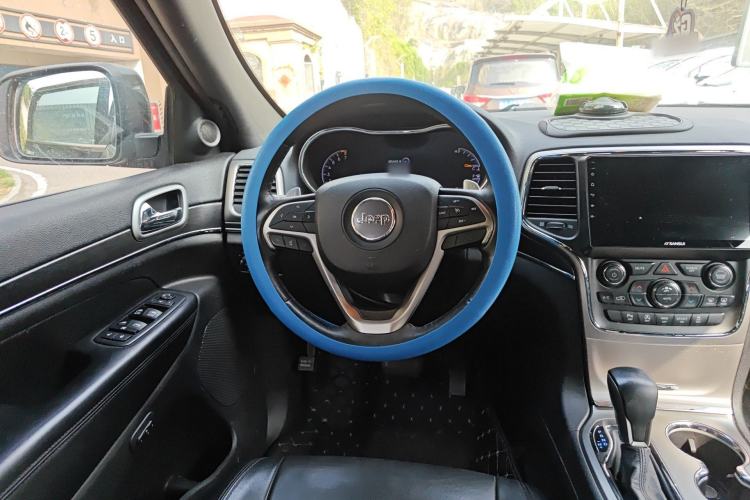 Used Jeep Grand Cherokee 2017 3.0L Comfort Navigation Edition Steering Wheel