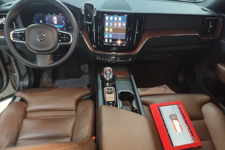 Used Volvo XC60 New Energy 2024 T8 Plug-in Hybrid Long-Range All-Wheel Drive Smart Luxury Edition