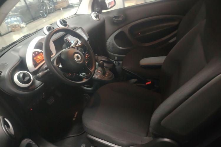 Used smart fortwo 2015 1.0L 52 kW hardtop Dynamic version