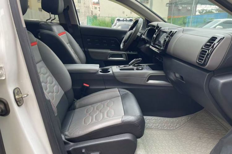 Used Citroen C5 AIRCROSS 2017 380THP Luxury Model Interior 3