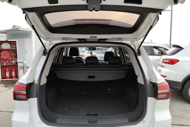 Used Roewe RX5 2019 20T Two-Wheel Drive Automatic 4G Connected Platinum Edition Trunk