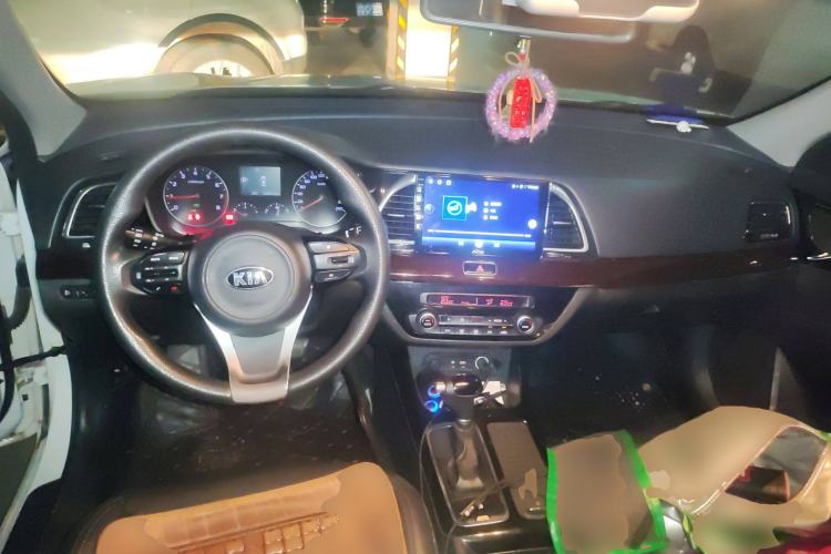 Used Kia K4 2015 1.8L Automatic GLS Special Center Console