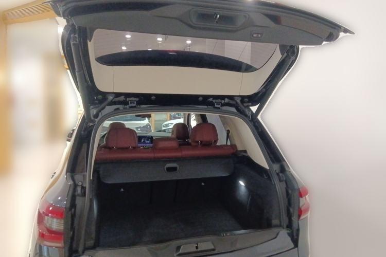 Used BMW X5 2022 xDrive 30Li Luxury M Sport Package Trunk