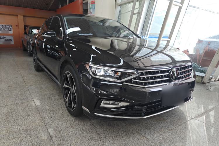 Used Volkswagen Magotan 2025 Zhongxiang Version 330TSI DSG Luxury Edition