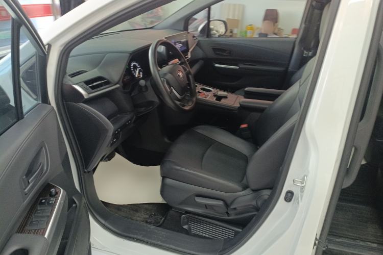 Used Toyota Granvia 2024 2.5L Hybrid Luxury Edition