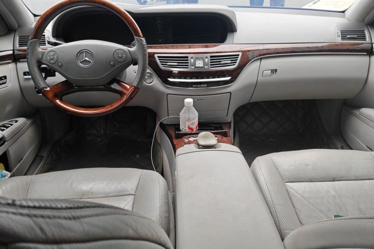 Used Mercedes-Benz S-Class 2010 S 400 L HYBRID Center Console