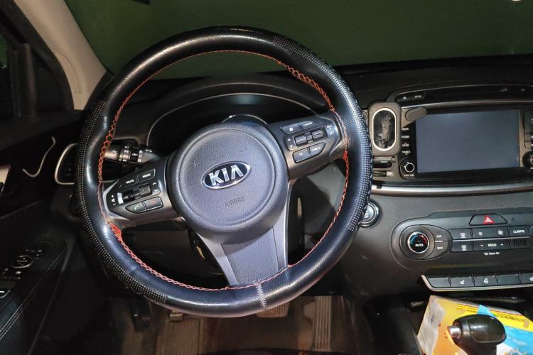 Used Kia Sorento 2015 Sorento L 2.4L Gasoline 4WD Elite Edition 7 Seats China IV Standard