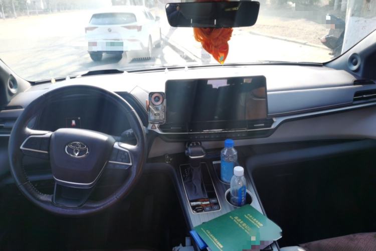 Used Toyota Granvia 2022 2.5L Hybrid Flagship Edition
