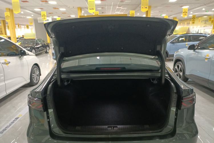 Used Chery Fengyun A8L 2025 1.5 TGDI 145 km Luxury Version