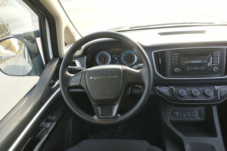 Used FORTHING Lingzhi M5 2022 Standard Version Base Model 7 Seats