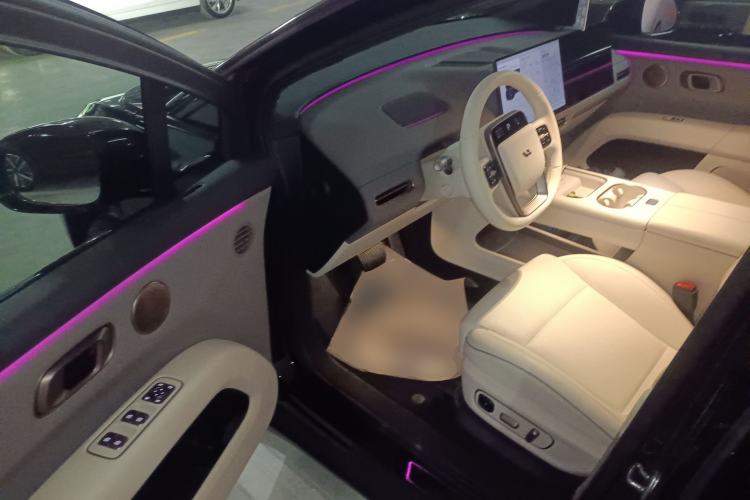 Used Li Auto i6 2025 Model Two-Wheel-Drive Standard Type
