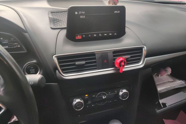 Used Mazda Mazda 3 Axela 2017 Hatchback 2.0L Automatic Sport Model China V Emission Standard
