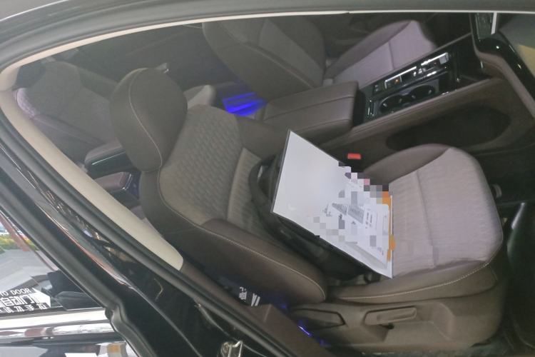 Used Volkswagen Viloran 2023 Revised 330TSI Business Edition Right Front Seat