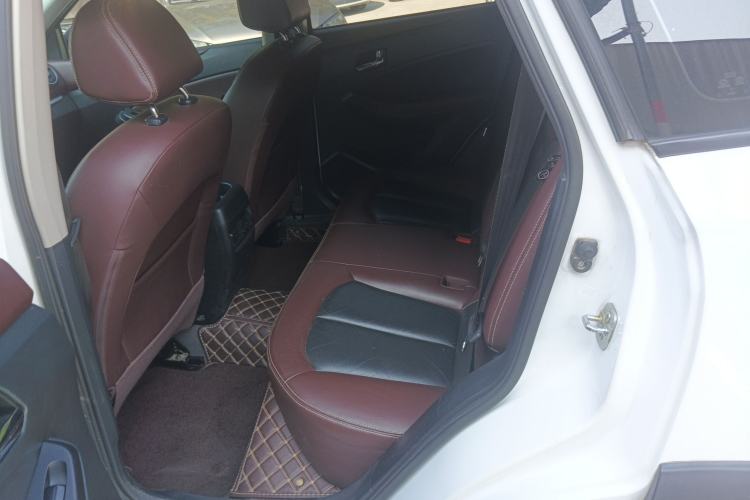 Used Venucia T70X 2015 2.0L CVT SmartFun Sport Edition
