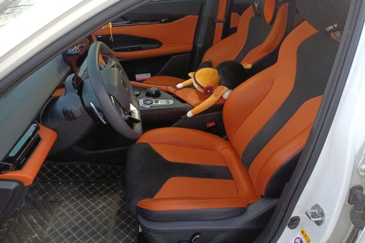 Used CHANGAN UNI-V 2023 2.0T Leading-Speed Edition