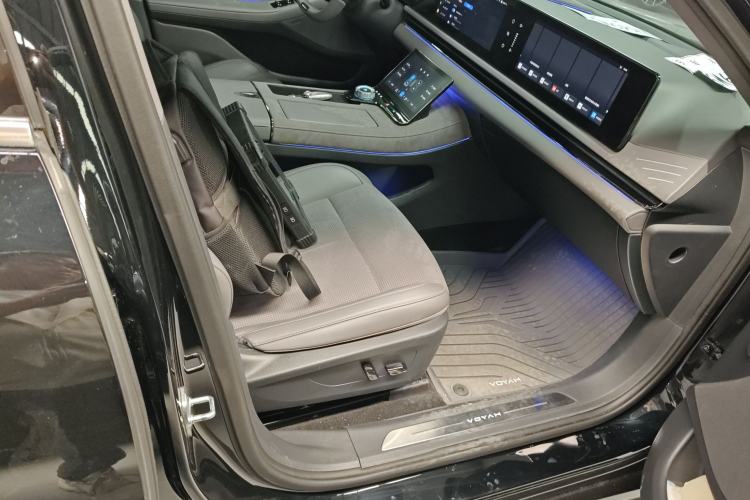 Used VOYAH PASSION 2024 PHEV Four-Wheel Drive Ultra-Long Range Executive Edition Right Front Seat