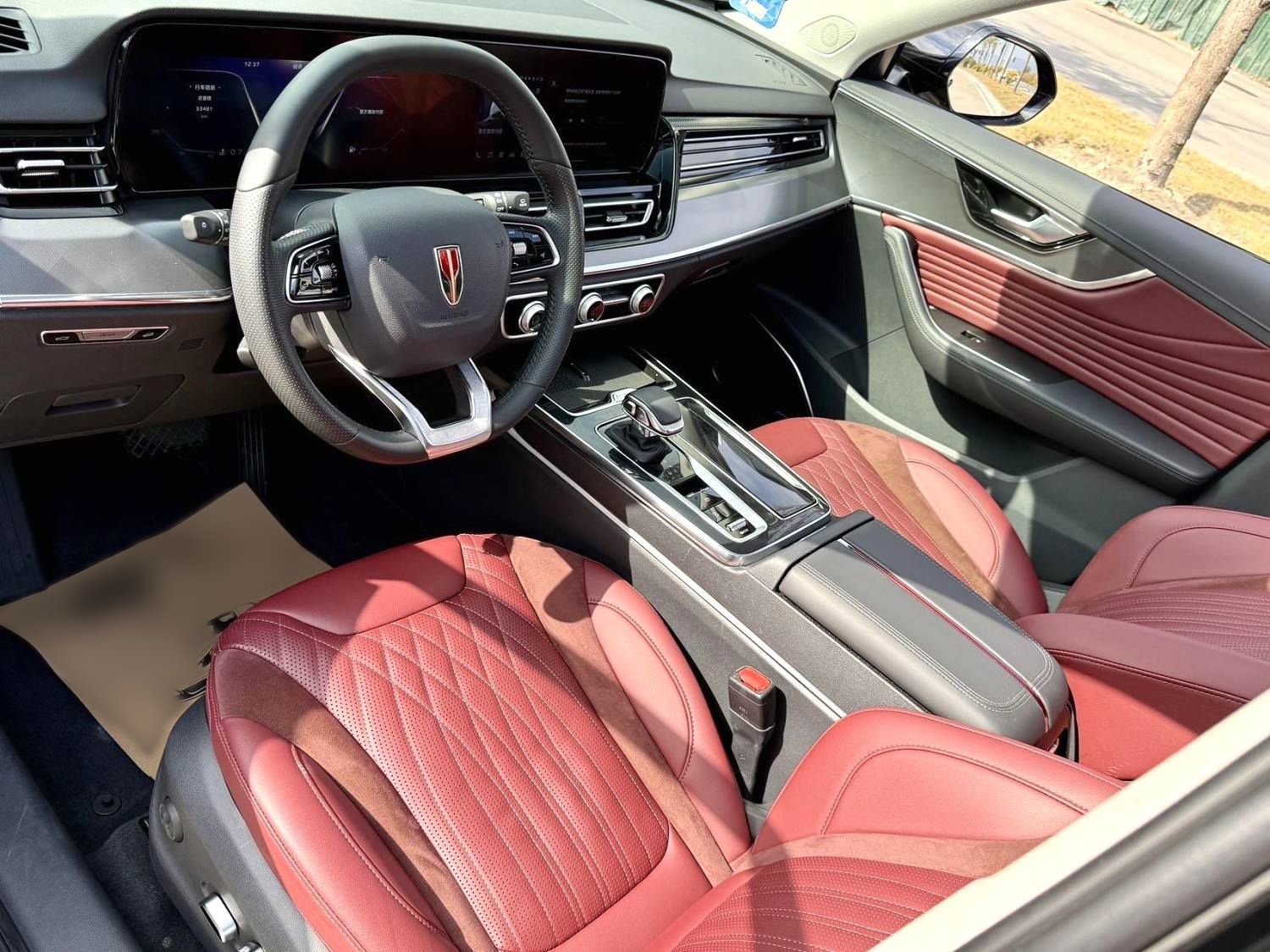 Переднее сиденье в автомобиле