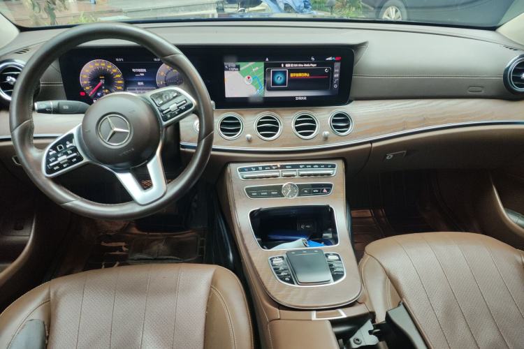 Used Mercedes-Benz E-Class 2019 Facelifted E 300 L Stylish Version Center Console