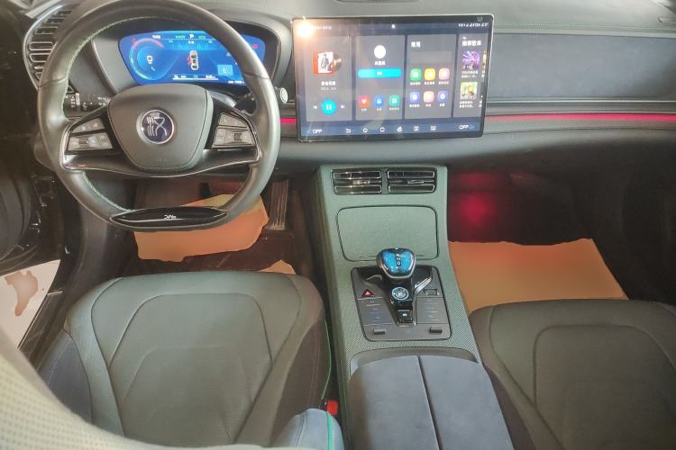 Used BYD Han 2022 EV 610 km All-Wheel-Drive Qianshan Cui Limited Edition Center Console