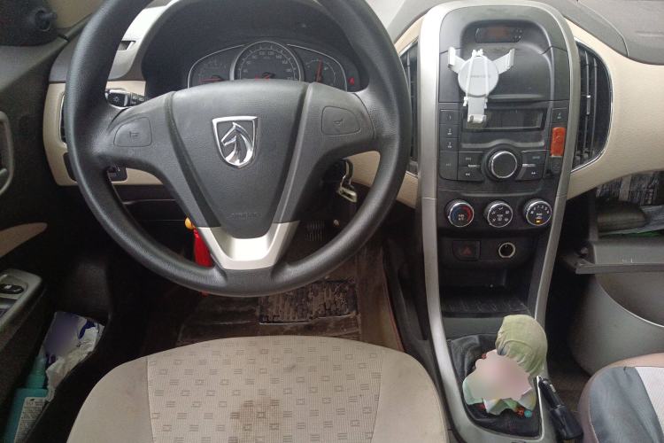 Used Baojun 630 2013 1.5L manual standard version
