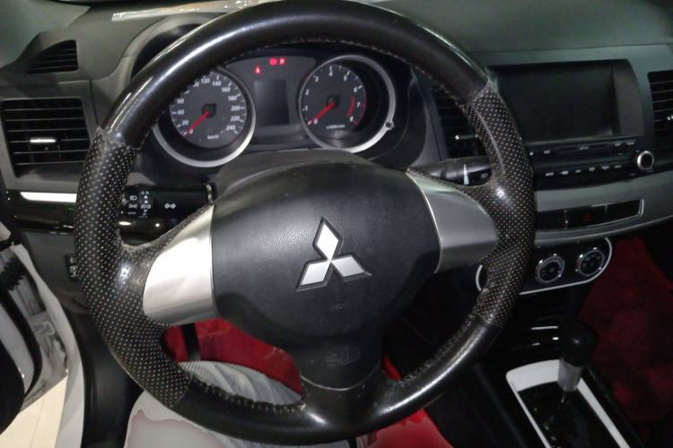 Used Mitsubishi Lancer EX 2016 1.8L CVT Black-and-White Retro Edition
