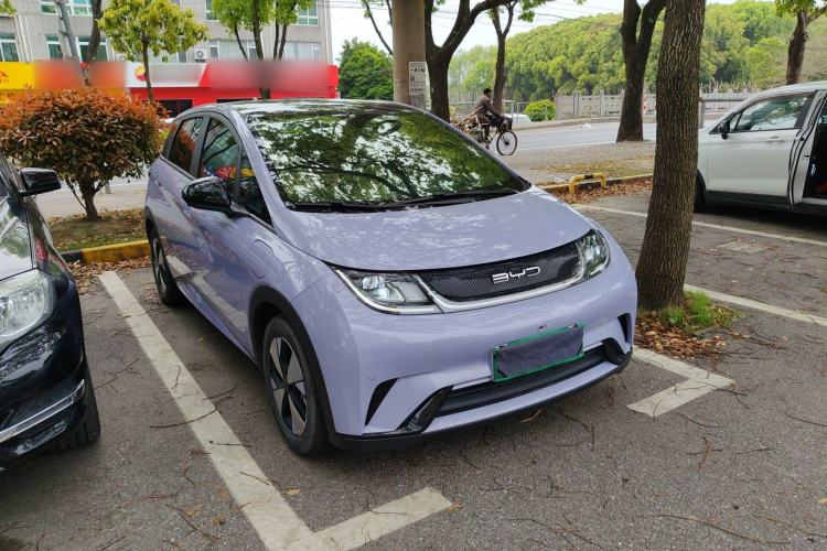 Used BYD Dolphin 2023 420 km Fashion Edition Front Right 45 Deg