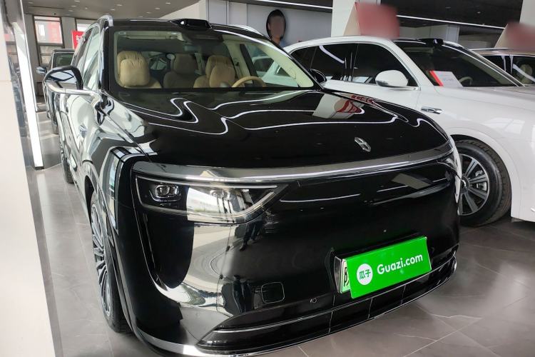 Used Hima AITO M8 2025 Extended-Range Ultra Version 53.4 kWh 6-Seater Edition Front Right 45 Deg