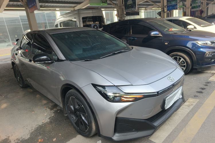 Used Toyota bZ3 2024 517 km Elite PRO Front Right 45 Deg