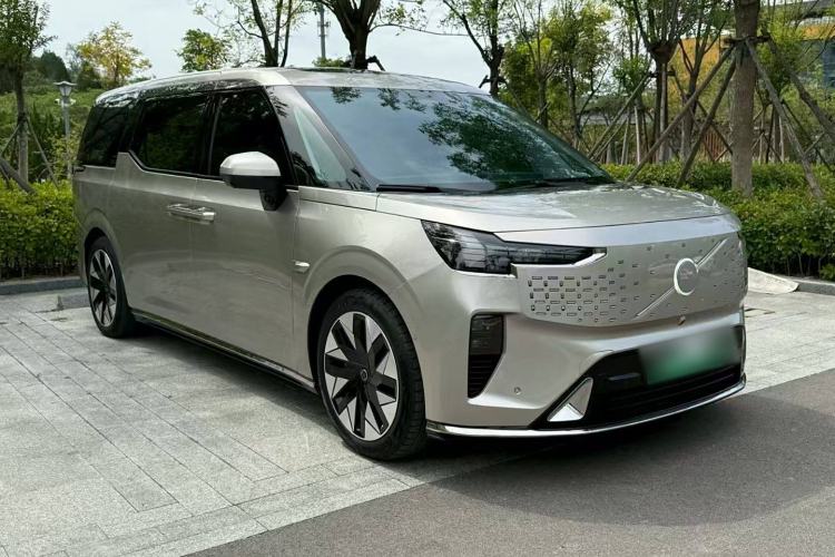 Used Volvo EM90 2025 Ultra Six-Seater