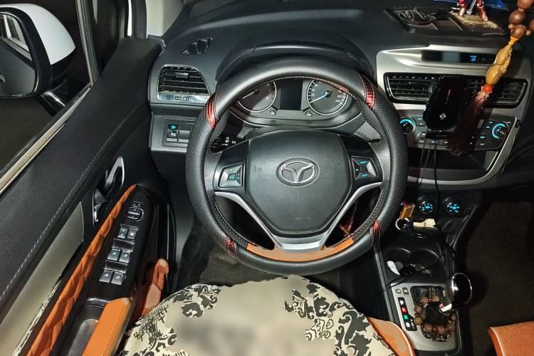 Used FAW Yingzhi G5 2016 1.5L CVT Elite Edition Steering Wheel