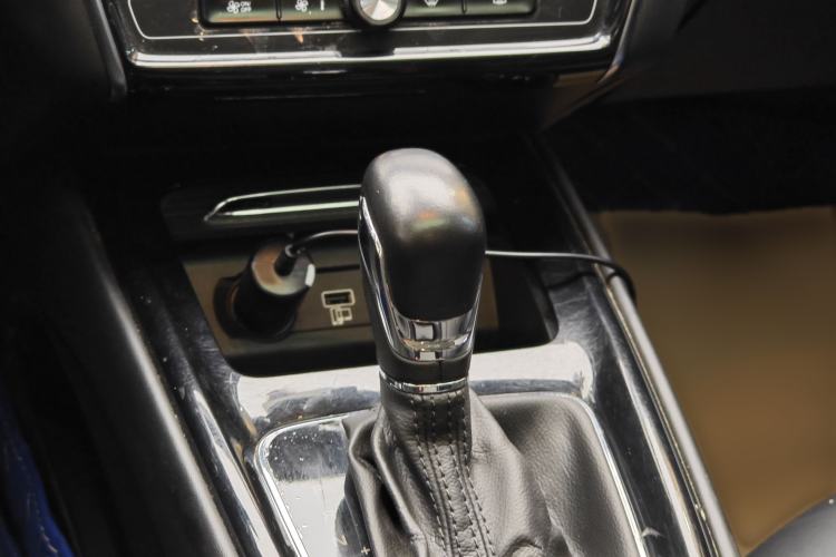 Used Roewe i5 2020 1.5L Automatic 4G Connect Luxury Flagship Edition Gear Lever