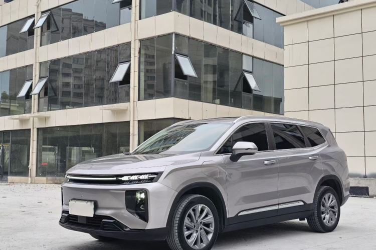 Used Livan 9 2023 470 km Leading Edition