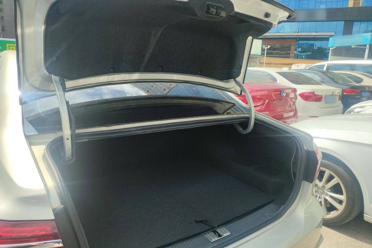 Used Roewe i6 New Energy 2017 45T Hybrid Connect & Smart Enjoyment Edition