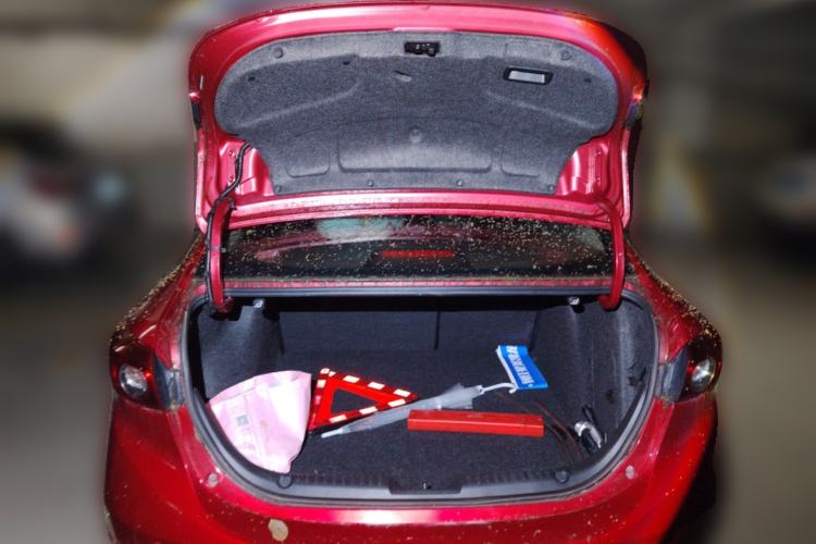 Used Mazda 3 Axela 2016 Sedan 1.5L Automatic Comfort Model