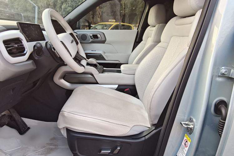 Used Formula Leopard Titanium 3 2025 501 km Range Rear-Wheel Drive Intelligent Driving Max Edition